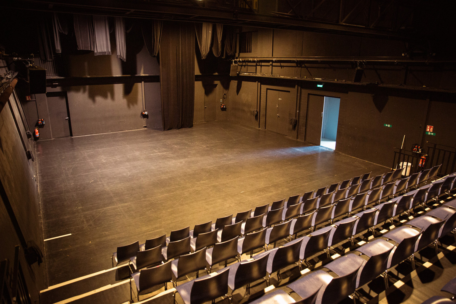 B&uuml;hne und Trib&uuml;hne im Neuen Saal