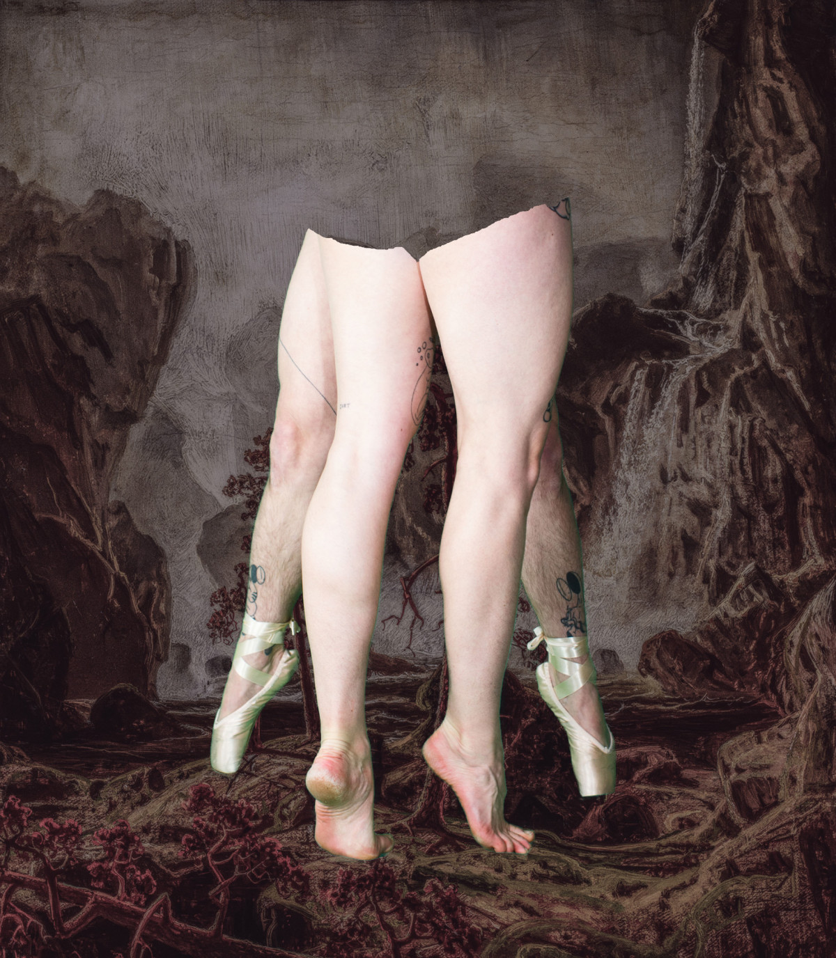 Vier K&ouml;rperlose Beine in Spitzenschuhen in einer kargen Landschaft