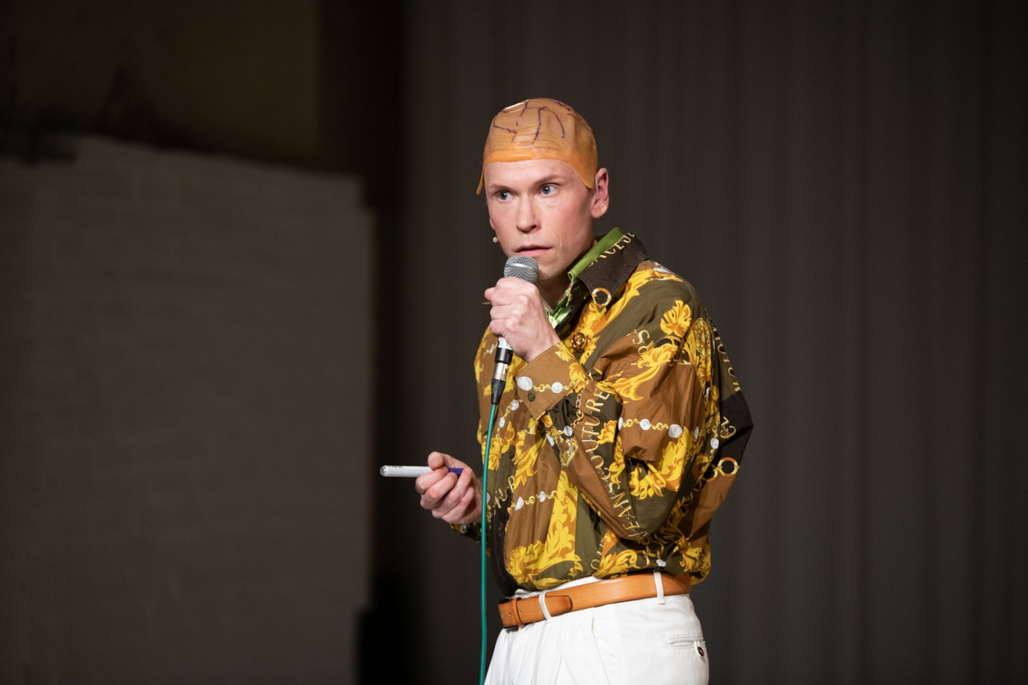 Hendrik Quast mit einer durchsichtigen Badekappe