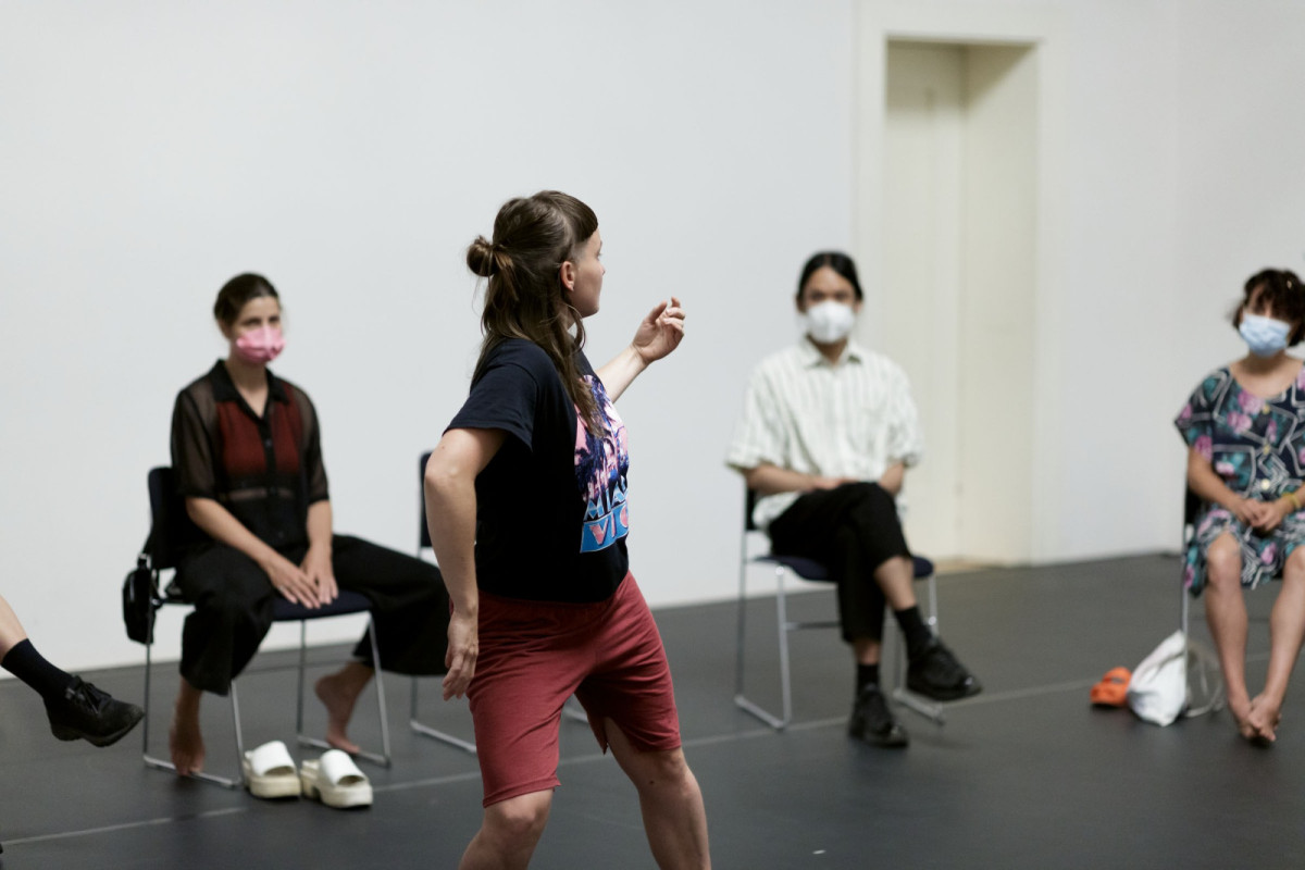 Eine Gruppe von Worshop-Teilnehmer*innen